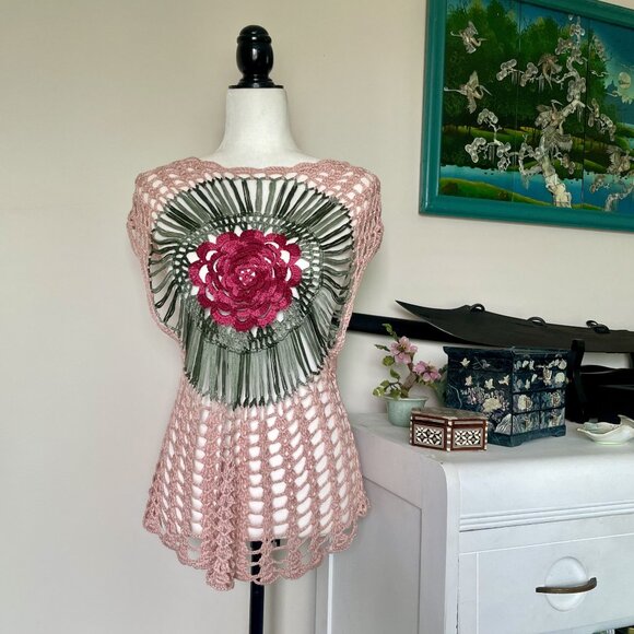 💚 SOLD 💚 70s Blush Afghan Rose Crochet Top - Picture 1 of 4